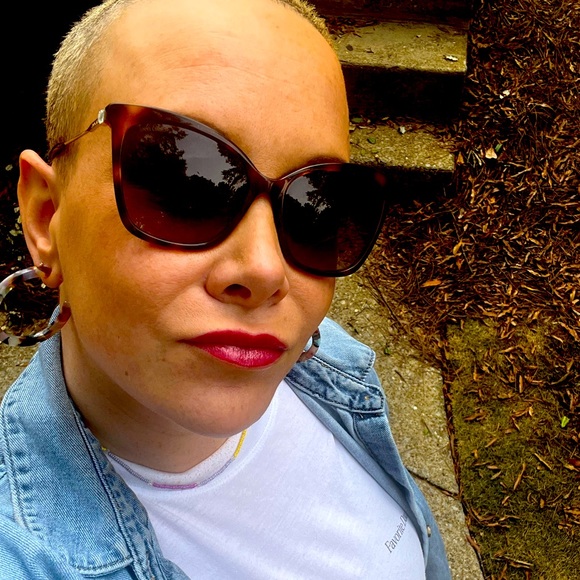 Meet your Posher, Allison - Picture 1 of 6